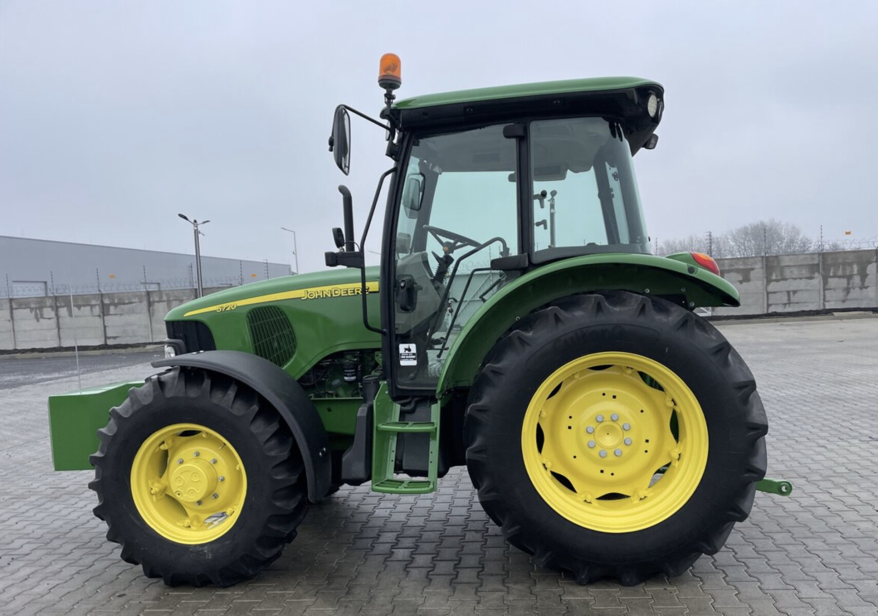 Traktor John Deere 5720 (6033mth) R.v. 2007